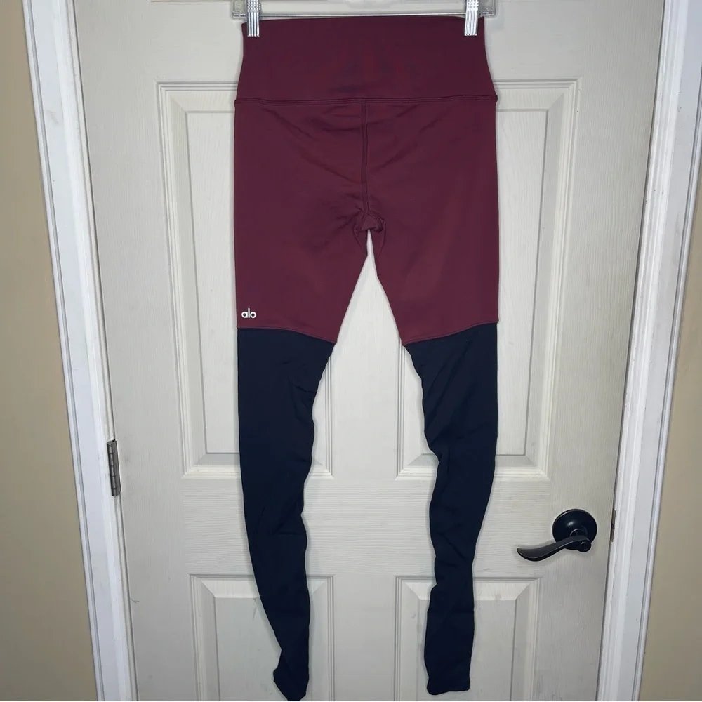 Alo Yoga Women’s Maroon And Black Ribbed Leggings Sz S